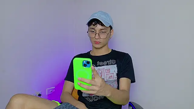 Snapshot of andrew_dann chatting on 11-28-25, 03:53 andrew dann online show from 11-28-25, 03:53