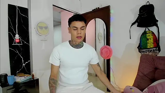 Snapshot of xavier-blake chatting on 11-15-25, 11:54 xavier-blake online show from 11-15-25, 11:54