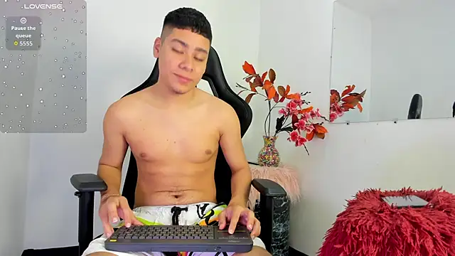 Lucastorrez01 online show from 01-16-26, 03:43