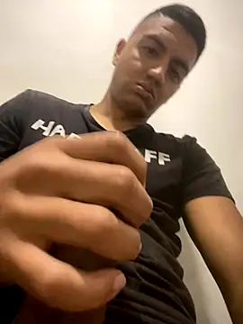 Snapshot of lester_rose chatting on 11-20-25, 05:29 lester rose online show from 11-20-25, 05:29