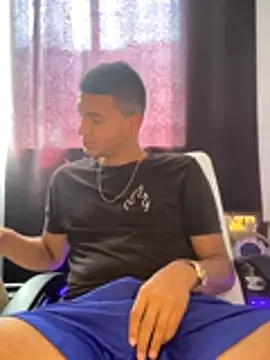 Snapshot of lester_rose chatting on 12-14-25, 04:01 lester rose online show from 12-14-25, 04:01