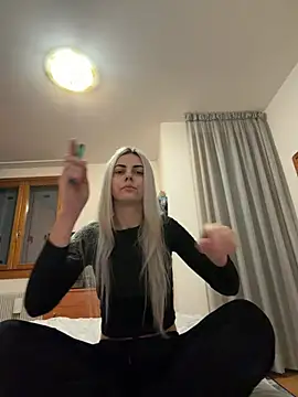 Snapshot of feliciafelon chatting on 02-08-26, 04:10 feliciafelon online show from 02-08-26, 04:10