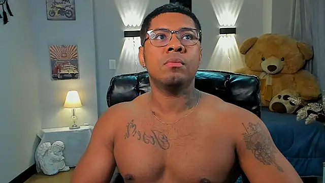 Snapshot of LEONHDZ chatting on 11-17-25, 03:12 LEONHDZ online show from 11-17-25, 03:12