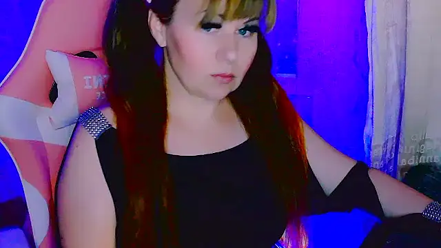 Snapshot of BESTLOLA chatting on 11-17-25, 10:43 BESTLOLA online show from 11-17-25, 10:43