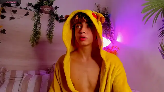 Twinkk Guy online show from 11-17-25, 05:02