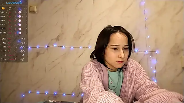 Snapshot of TianaMeiser chatting on 12-18-25, 12:22 TianaMeiser online show from 12-18-25, 12:22