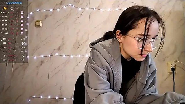 Snapshot of TianaMeiser chatting on 12-19-25, 10:11 TianaMeiser online show from 12-19-25, 10:11