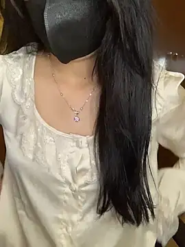 Snapshot of Hanni_22 chatting on 12-15-25, 04:00 Hanni 22 online show from 12-15-25, 04:00