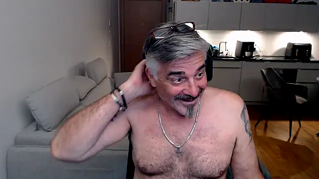 Buidapest online show from 03-04-26, 01:11