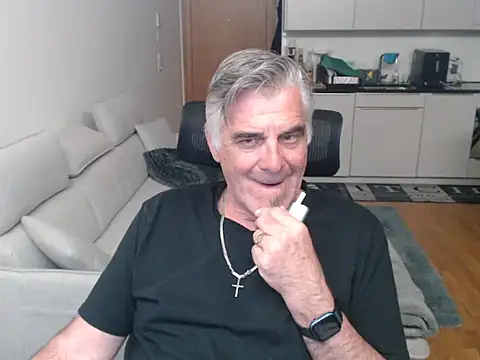 Buidapest online show from 04-28-26, 01:04