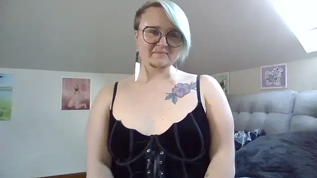 Snapshot of queerlyjaz chatting on 11-30-25, 06:45 queerlyjaz online show from 11-30-25, 06:45