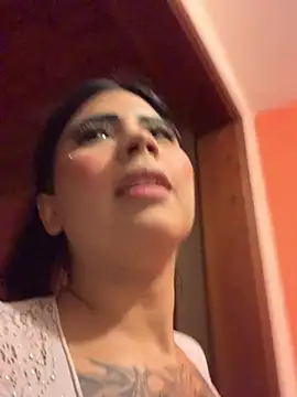 Dannii- online show from 04-25-26, 02:58