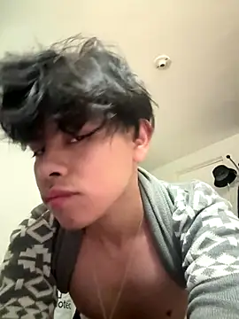 Snapshot of UzielOOO chatting on 12-18-25, 02:50 UzielOOO online show from 12-18-25, 02:50