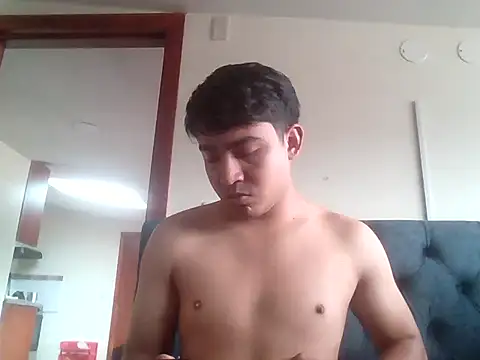 Snapshot of augustboyy chatting on 11-17-25, 02:45 augustboyy online show from 11-17-25, 02:45