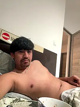 Snapshot of Jhonneeey chatting on 11-18-25, 03:05 Jhonneeey online show from 11-18-25, 03:05