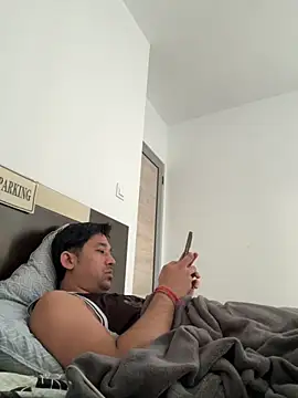 Snapshot of Jhonneeey chatting on 11-21-25, 01:10 Jhonneeey online show from 11-21-25, 01:10