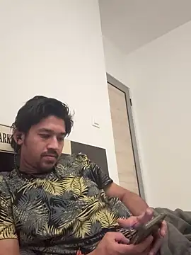 Snapshot of Jhonneeey chatting on 12-17-25, 01:33 Jhonneeey online show from 12-17-25, 01:33