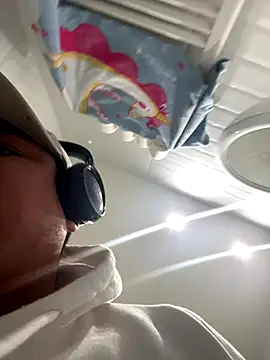 Snapshot of Pelotas2000 chatting on 11-17-25, 02:17 Pelotas2000 online show from 11-17-25, 02:17