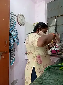 CUTE-LOVE-SWEETS online show from 04-11-26, 03:16