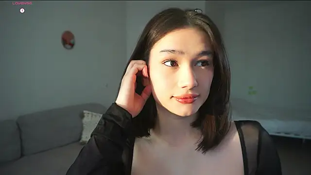 Snapshot of SoftLuna chatting on 11-21-25, 04:44 SoftLuna online show from 11-21-25, 04:44