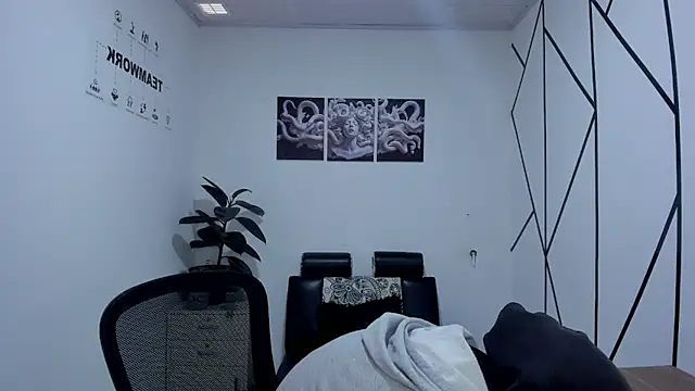 Snapshot of James_Adams_01 chatting on 12-04-25, 12:36 James Adams 01 online show from 12-04-25, 12:36