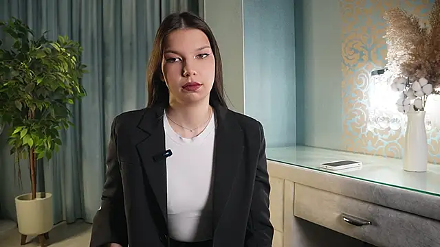 Snapshot of WendyArand chatting on 11-18-25, 11:14 WendyArand online show from 11-18-25, 11:14