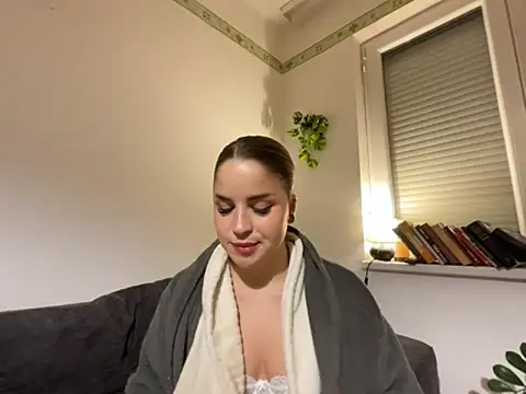 Snapshot of BBoglarka chatting on 11-26-25, 03:35 BBoglarka online show from 11-26-25, 03:35