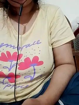 Snapshot of rupamim chatting on 12-15-25, 11:25 rupamim online show from 12-15-25, 11:25