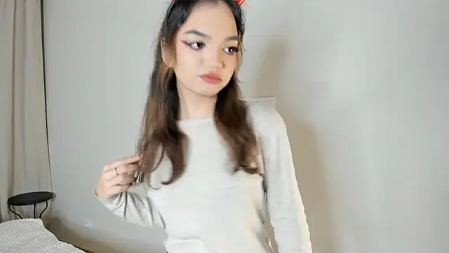 Snapshot of CoreenLuebbers chatting on 12-03-25, 07:05 CoreenLuebbers online show from 12-03-25, 07:05