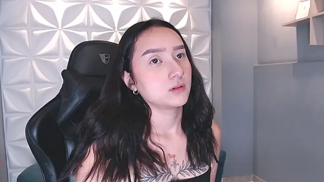 Snapshot of HorneyyQueen chatting on 11-24-25, 12:16 HorneyyQueen online show from 11-24-25, 12:16