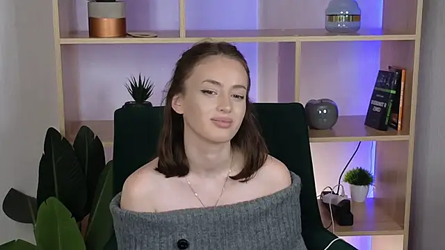 CamillaGebel online show from 11-18-25, 05:17