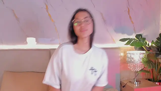 Sofi castro12 online show from 11-22-25, 03:49