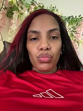 Snapshot of ArielleMillerr- chatting on 05-12-26, 05:21 ArielleMillerr- online show from 05-12-26, 05:21