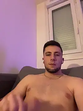 Snapshot of Matt02fr chatting on 12-16-25, 03:33 Matt02fr online show from 12-16-25, 03:33