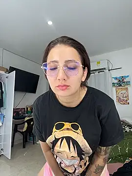 Snapshot of Arya_d chatting on 12-15-25, 08:02 Arya d online show from 12-15-25, 08:02