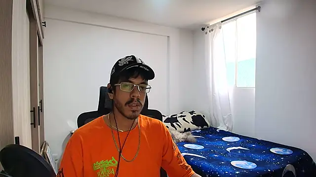 Snapshot of naitt_ chatting on 11-24-25, 11:21 naitt online show from 11-24-25, 11:21