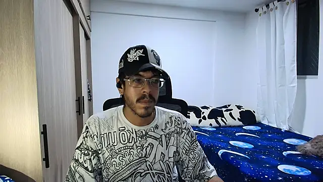 Snapshot of naitt_ chatting on 11-28-25, 01:41 naitt online show from 11-28-25, 01:41