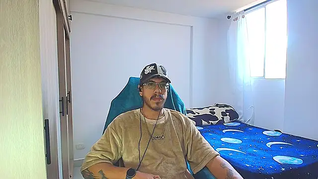 Snapshot of naitt_ chatting on 12-13-25, 09:42 naitt online show from 12-13-25, 09:42