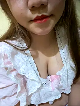 Snapshot of Sunset-yll chatting on 12-15-25, 02:10 Sunset-yll online show from 12-15-25, 02:10