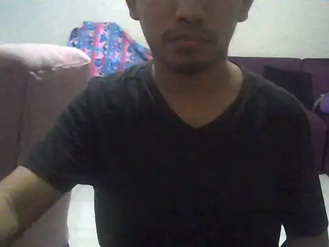 Snapshot of chikis_18 chatting on 11-25-25, 03:06 chikis 18 online show from 11-25-25, 03:06