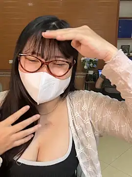 Snapshot of hide_from_colleagues chatting on 02-27-26, 02:55 hide from colleagues online show from 02-27-26, 02:55