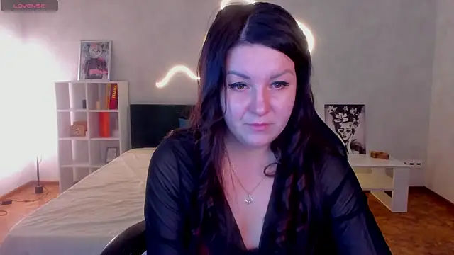 Snapshot of still__her chatting on 11-28-25, 01:08 still her online show from 11-28-25, 01:08