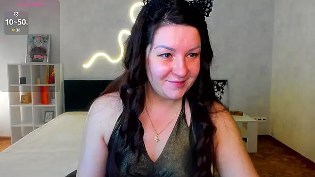 Snapshot of still__her chatting on 12-17-25, 01:22 still her online show from 12-17-25, 01:22