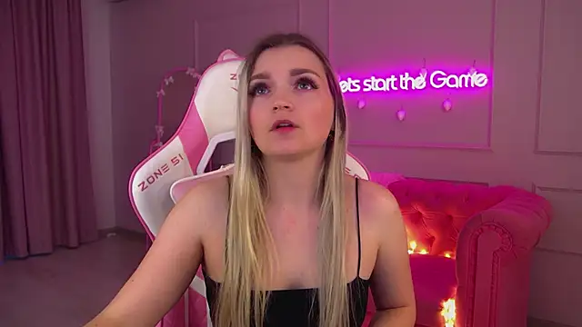 AnnyRaii online show from 12-16-25, 06:40