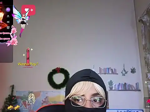 Snapshot of LaReineCleo chatting on 12-02-25, 09:14 LaReineCleo online show from 12-02-25, 09:14