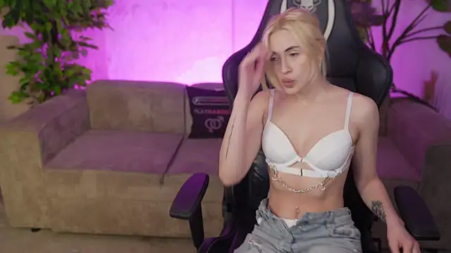 Kara cat online show from 04-04-26, 06:27