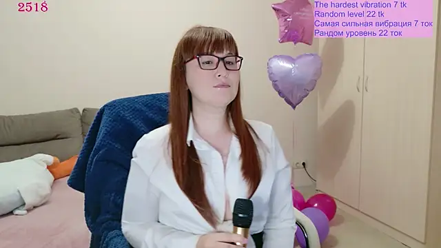Snapshot of Foxy-lady chatting on 06-07-26, 07:45 Foxy-lady online show from 06-07-26, 07:45