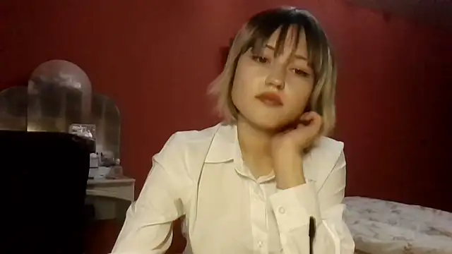 Snapshot of SkylaPorter chatting on 11-25-25, 01:55 SkylaPorter online show from 11-25-25, 01:55