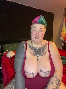 Snapshot of DamagedGoddessX chatting on 11-26-25, 06:20 DamagedGoddessX online show from 11-26-25, 06:20