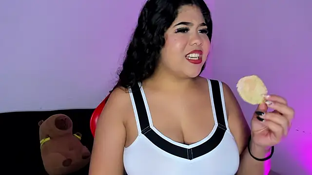 Snapshot of Amanda_Mooree chatting on 12-05-25, 10:35 Amanda Mooree online show from 12-05-25, 10:35